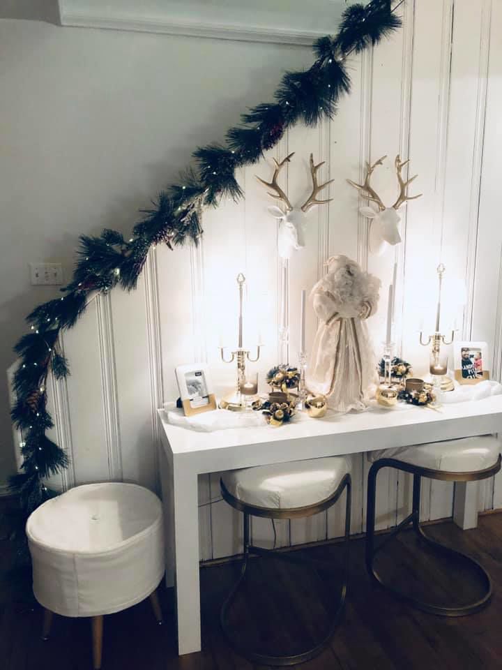 house LR long table winter with Santa